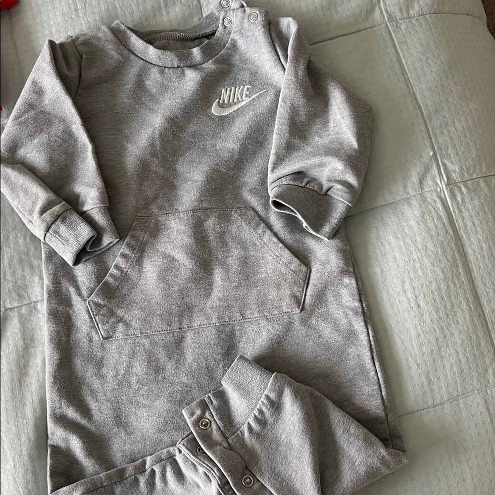 Nike Kids' Multicolor T-Shirt/Shorts/One piece fleece Collection- 7 pieces total - Picture 4 of 9